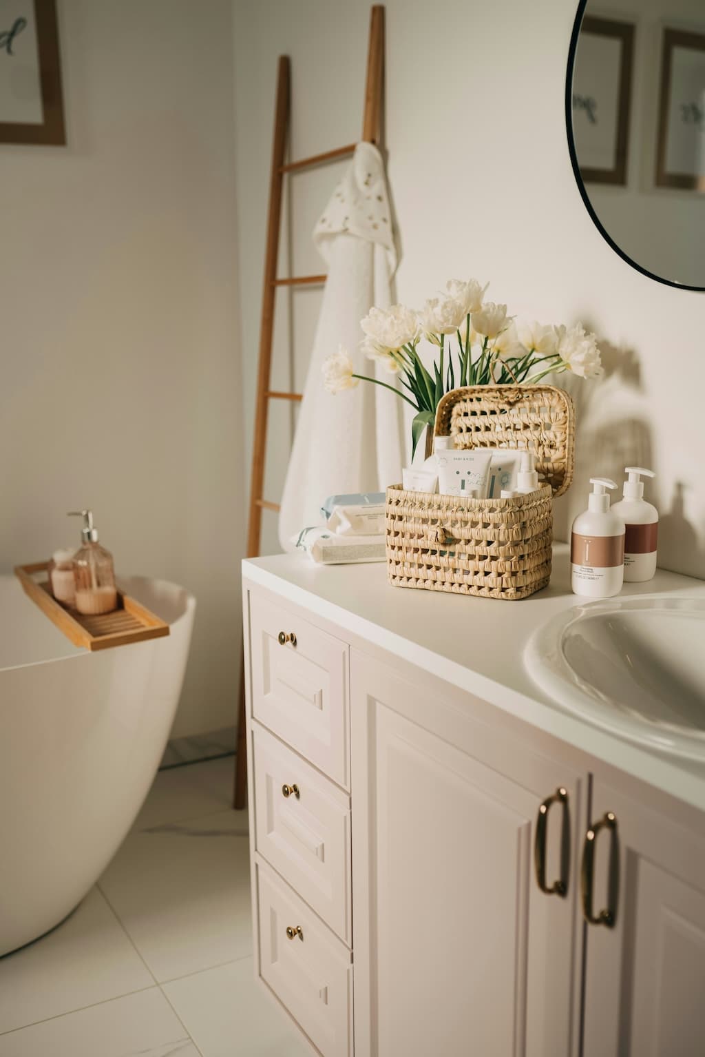 Contemporary bathroom styling